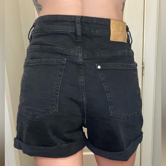 Shorts - Picture 7 of 8